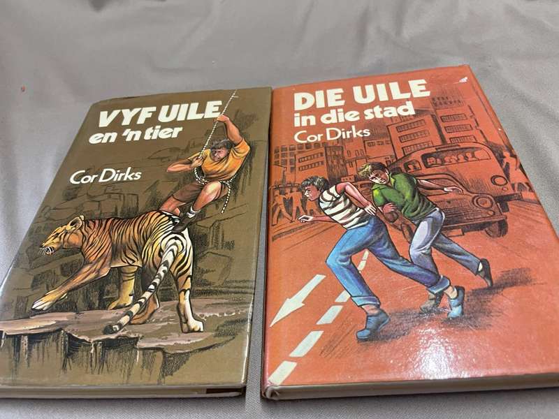 Cor Dirks. Vyf Uile en 'n tier. & Die Uile in die Stad.